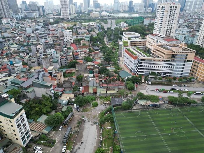 Kiểm tra thực địa dự án ngày 6/8, Ủy viên Trung ương Đảng, Phó Bí thư Thường trực Thành ủy Hà Nội Nguyễn Trọng Đông và ông Dương Đức Tuấn - Phó Chủ tịch Thường trực UBND TP Hà Nội - đề nghị phường Từ Liêm cùng các sở, ngành, đơn vị liên quan tiếp tục phối hợp chặt chẽ, tập trung tháo gỡ dứt điểm các khó khăn, vướng mắc; xác định rõ nhiệm vụ, trách nhiệm và tiến độ thực hiện của từng cơ quan, đơn vị, phấn đấu hoàn thành dự án trước ngày 30/11/2026.