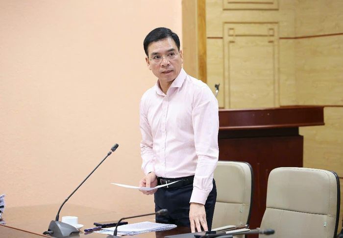Cục trưởng Cục Quản lý Khám chữa bệnh, TS.BS Hà Anh Đức thay mặt Tổ soạn thảo trao đổi, làm rõ thêm nội dung của dự thảo Luật. Ảnh: Trần Minh