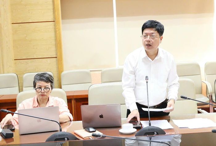 Đại diện Tổ soạn thảo thông tin về dự thảo Luật. Ảnh: Trần Minh