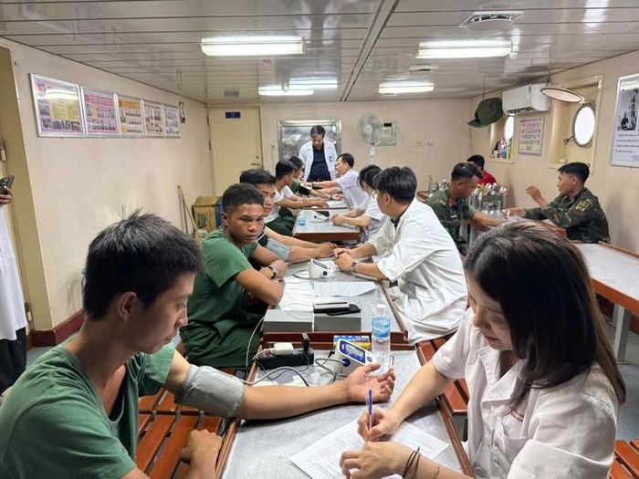 Các bác sĩ phối hợp với những chuyên khoa khác để đánh giá tình trạng sức khỏe, từ đó lựa chọn phương pháp hỗ trợ phù hợp.