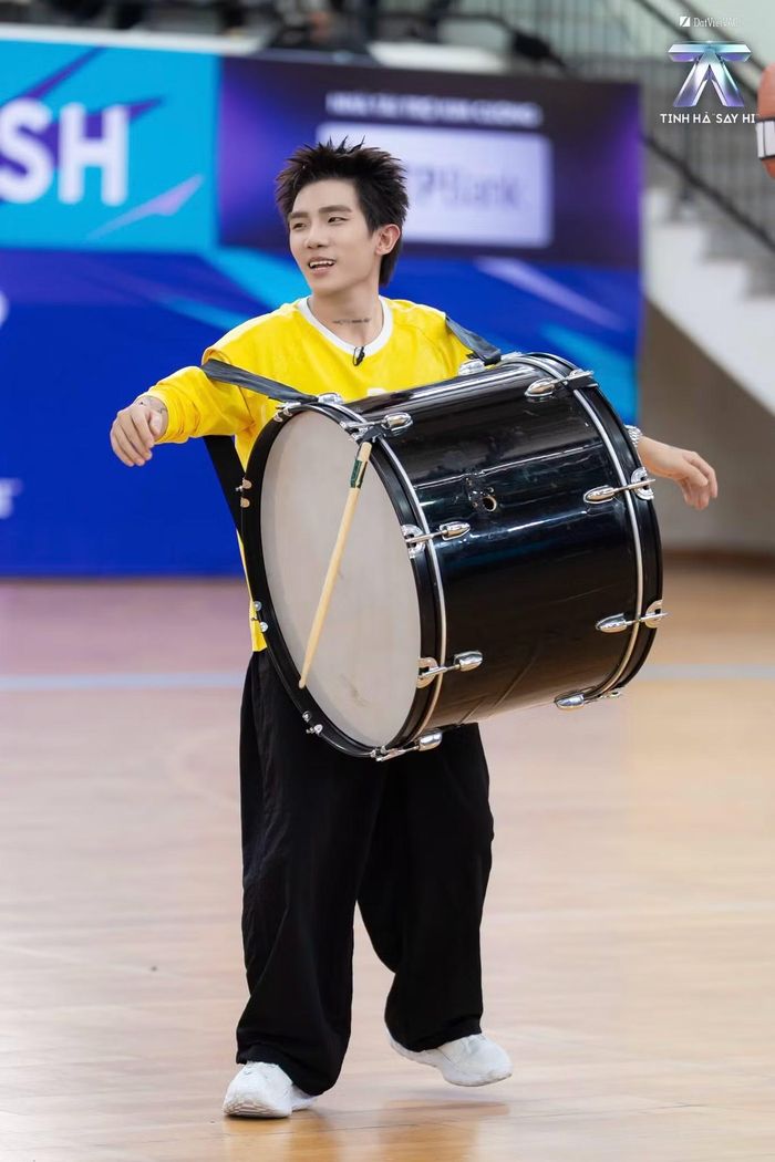 Đáng chú ý, những khoảnh khắc này không làm lu mờ hình ảnh nghệ sĩ của CoolKid mà ngược lại giúp nam rapper trở nên gần gũi hơn với khán giả.