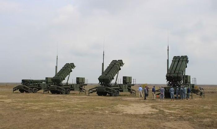 Ông Rafferty cũng đề cập lo ngại về lượng tên lửa phòng không dự trữ, nhưng không công bố số đạn đã tiêu thụ.