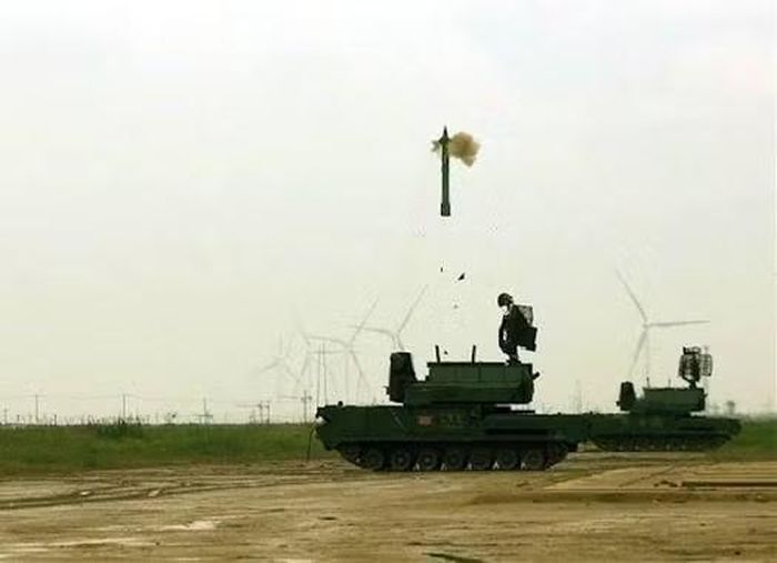 Trong cuộc tập trận với các đơn vị phòng không khác, tổ hợp Tor-M1 đã thể hiện đầy đủ đặc tính kỹ chiến thuật và tỏ ra nổi trội so với vũ khí thế hệ cũ.