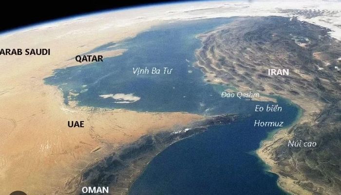 Eo biển Hormuz nằm giữa Iran và Oman, dài 161 km, điểm hẹp nhất rộng 33 km. Luồng hàng hải mỗi hướng chỉ rộng 3 km. Eo biển gần như tê liệt từ khi chiến sự Trung Đông bùng phát.