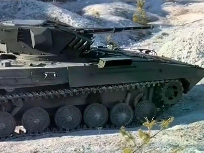 Trước đó, tờ Militarnyi đưa tin công ty STV Machinery của Slovakia đã nhận được đơn đặt hàng đầu tiên từ một khách hàng nước ngoài cho việc sản xuất hàng loạt khung gầm xe bọc thép BMP-1, nhưng vẫn chưa rõ đối tác cụ thể là ai.