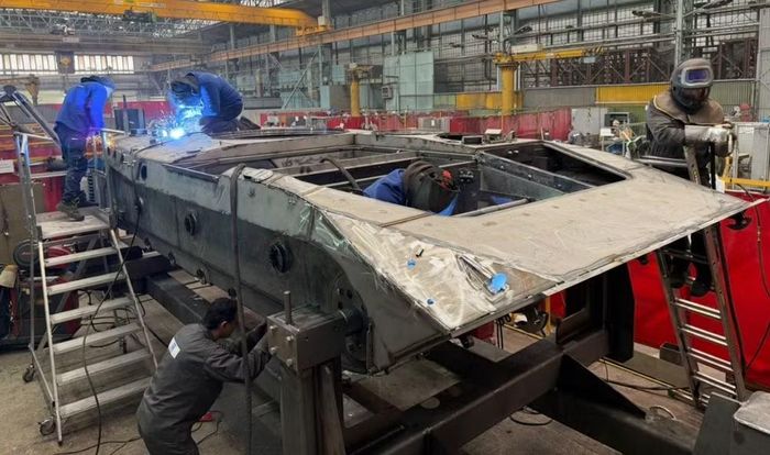 Tính đến thời điểm hiện tại, Công ty STV Machinery đã sản xuất 2 nguyên mẫu. Nguyên mẫu đầu tiên dùng cho việc lắp ráp cuối cùng và thử nghiệm vũ khí, còn nguyên mẫu thứ hai được sử dụng cho các thử nghiệm vật lý và tải trọng.
