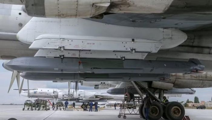 Kh-101 vì thế vẫn giữ vị trí quan trọng trong kho vũ khí tầm xa của Nga. Đây không phải câu chuyện về một tên lửa cũ chỉ được sử dụng vì Nga còn tồn kho.