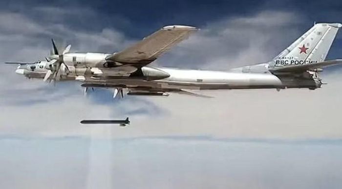 Điểm đáng chú ý là chiến tranh kéo dài đã khiến Kh-101 thay đổi đáng kể. Bộ Quốc phòng Ukraine cho biết đã xác định ít nhất 4 đợt cải tiến lớn đối với tên lửa này kể từ năm 2022.