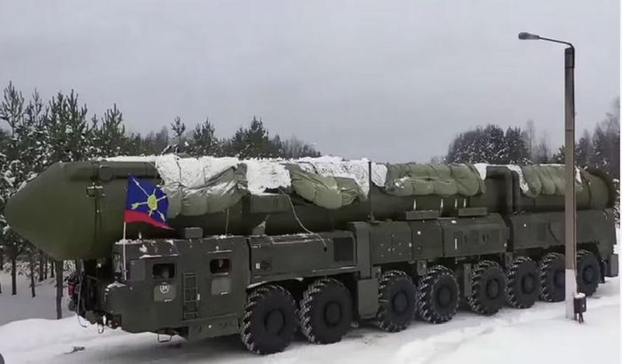 Với NATO, vấn đề vì thế không chỉ nằm ở số lượng Oreshnik được triển khai. Thách thức còn đến từ việc phải theo dõi một hệ thống tên lửa cơ động được bố trí gần biên giới liên minh, trong khi thời gian cảnh báo có thể bị rút ngắn.