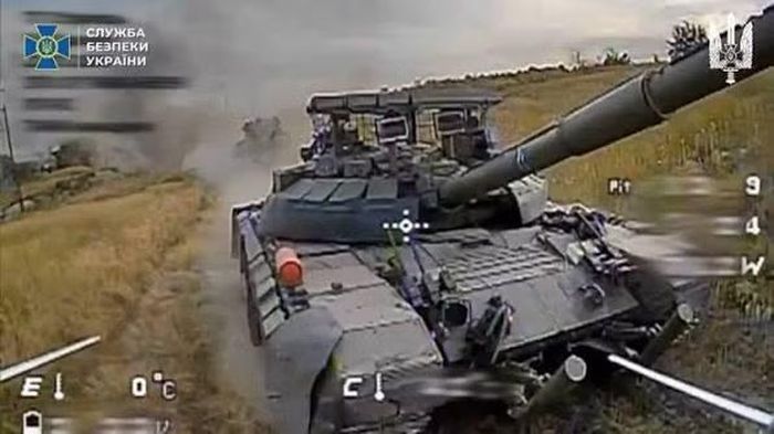 Phóng viên chiến trường người Ukraine - ông Dmytro Putiata chia sẻ, Lực lượng vũ trang Ukraine đã phải sử dụng hàng loạt máy bay không người lái để phá hủy một cỗ chiến xa mang hệ thống Arena-M, và tổng tiêu hao lên tới 15 đến 20 chiếc FPV.
