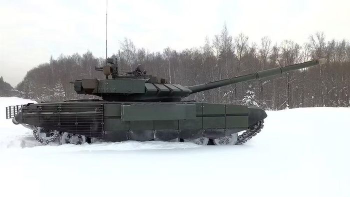 Trong khi đó Arena-M đã có khả năng bắn hạ các tên lửa FGM-148 Javelin của Mỹ với cơ chế hoạt động tương tự, mặc dù dường như Lực lượng vũ trang Ukraine hầu như không còn loại vũ khí này trong thành phần tác chiến.