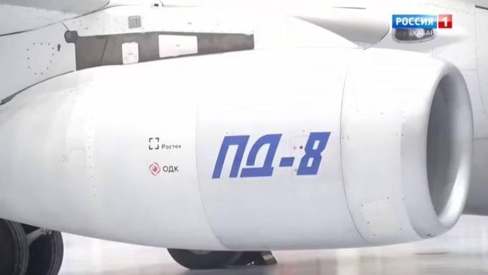 "Có một số máy bay khá cũ, đã 15 năm tuổi. Việc thay thế động cơ tốn kém cho chúng là không hợp lý. Sẽ hiệu quả hơn về mặt chi phí nếu tiếp tục sử dụng thêm 3 - 5 năm nữa rồi cho máy bay nghỉ hưu và thay thế bằng máy bay mới", ông Gusarov kết luận.