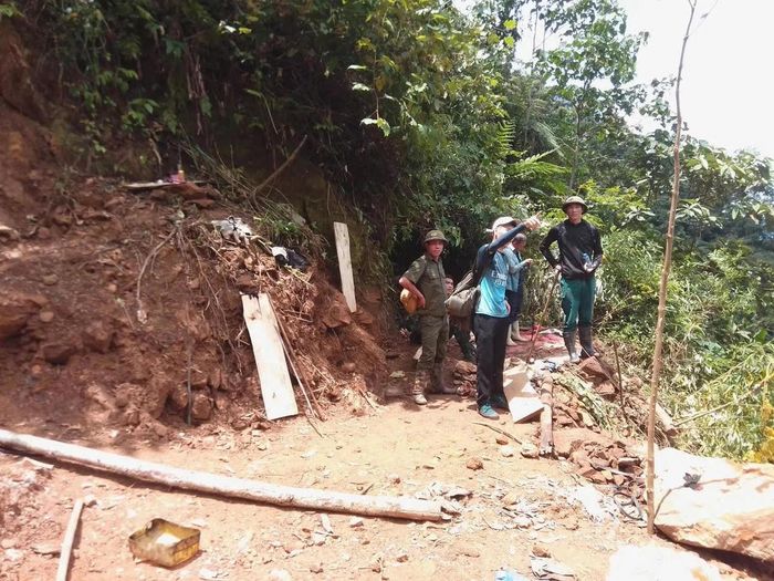 Công an tỉnh Lai Châu phối hợp cùng các lực lượng đi bộ tuần tra tại các khu vực trọng điểm.