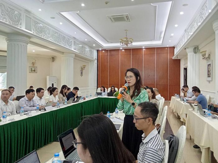 Đại diện doanh nghiệp trao đổi tại hội nghị.