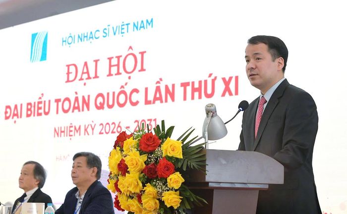 Ông Ngô Văn Cương, Phó Bí thư chuyên trách Đảng ủy MTTQ, các đoàn thể Trung ương phát biểu chỉ đạo tại Đại hội.