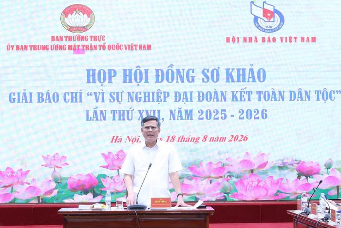 Ông Trần Thắng, Phó Chủ tịch Ủy ban Trung ương MTTQ Việt Nam, Chủ tịch Hội đồng Sơ khảo phát biểu tại cuộc họp. 