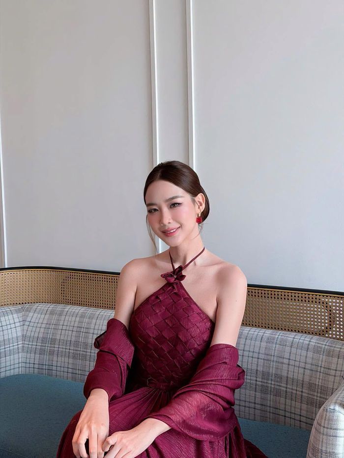 Miss World lần thứ 73 diễn ra từ 8/8 đến 5/9 tại Quảng Ninh, Hải Phòng và Khánh Hòa. Chung kết của cuộc thi diễn ra tối 5/9 tại Nha Trang, Khánh Hòa. Tại đây, Đương kim hoa hậu Opal Suchata, người Thái Lan, sẽ trao vương miện cho cô gái kế nhiệm. Những ngày qua, Opal Suchata cũng có mặt tại Việt Nam để đồng hành cùng cuộc thi.