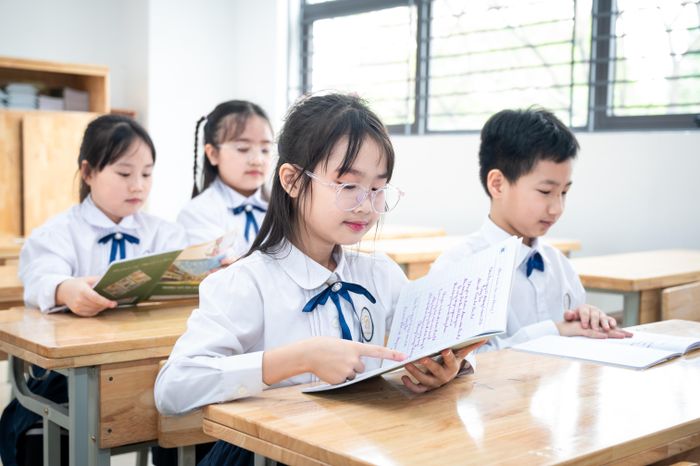 Học sinh trường Tiểu học Hoàng Mai (Hà Nội). Ảnh minh họa: Đinh Hà.