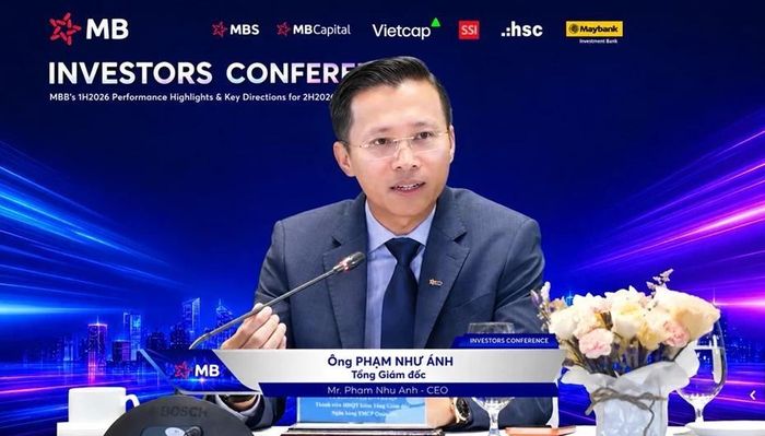  Tổng giám đốc MB Phạm Như Ánh chia sẻ với nhà đầu tư. 