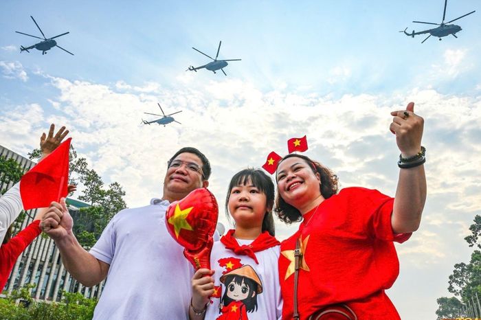 Người dân, du khách đổ về Hà Nội trong những ngày diễn ra sự kiện A80 năm 2025. Ảnh: Linh Huỳnh, Đinh Hà.