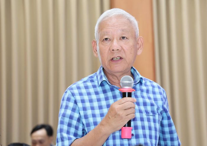  TS Trần Văn, nguyên Phó chủ nhiệm Ủy ban Tài chính - Ngân sách của Quốc hội, góp ý tại hội nghị. Ảnh: Phan Anh.