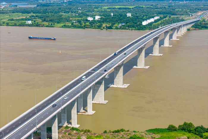 Cầu Nhơn Trạch là cầu lớn nhất trong dự án Vành đai 3 TP.HCM, nối TP.HCM và Đồng Nai, cũng đã thông xe vào dịp 19/8 năm ngoái.