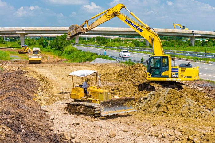 Công trình thuộc gói thầu số 26 của dự án. Tính đến cuối tháng 7, giá trị thực hiện mới chỉ đạt khoảng 60% giá trị hợp đồng đã ký. Đây là gói thầu bị chậm tiến độ và ảnh hưởng lớn đến tiến độ chung của toàn dự án..
