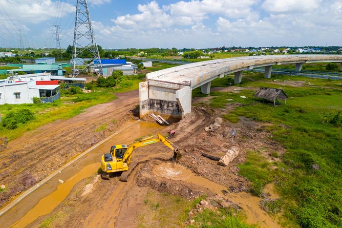 Để tháo gỡ các khó khăn này, chủ đầu tư đã bổ sung CTCP Đầu tư xây dựng Cường Thuận IDICO tham gia với tư cách nhà thầu phụ để triển khai thi công một số hạng mục còn lại.