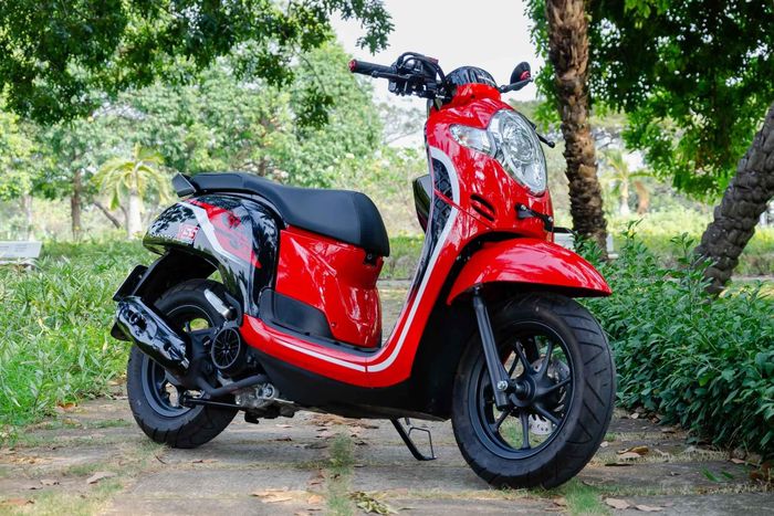  Người dùng yêu thích Scoopy vì thiết kế trẻ trung và khả năng cá nhân hóa màu sơn theo sở thích. Ảnh: Vĩnh Phúc.