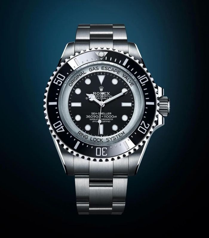 HLV trưởng Real Madrid với chiếc đồng hồ Rolex Deepsea trên tay. Ảnh: Real Madrid C.F/Rolex.