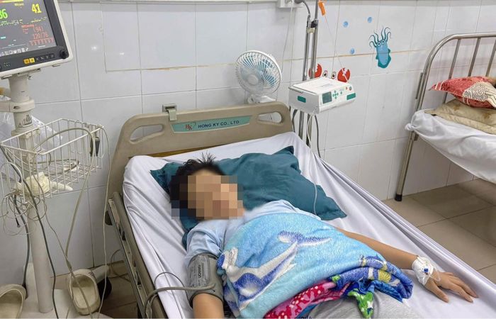 Bệnh nhi đang điều trị tại Trung tâm Y tế. Ảnh: TTYT Dĩ An.