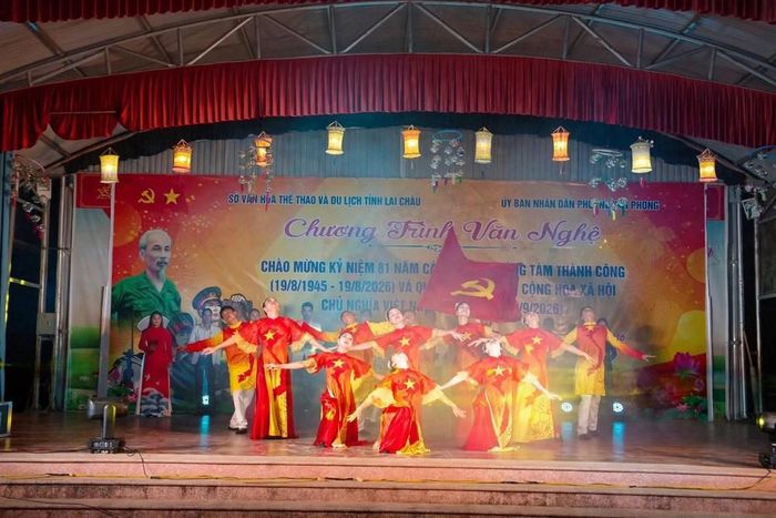 Đây cũng là dịp đưa các hoạt động văn hóa, nghệ thuật đến gần hơn với người dân, làm phong phú đời sống tinh thần, đồng thời cổ vũ cán bộ và Nhân dân tiếp tục phát huy tinh thần thi đua lao động, học tập, chung sức xây dựng quê hương Lai Châu ngày càng phát triển