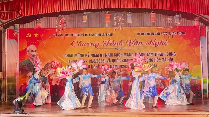 Với nội dung phong phú, các tiết mục tập trung ca ngợi Đảng, Bác Hồ, tình yêu quê hương, đất nước, truyền thống cách mạng và niềm tự hào dân tộc. Nhiều tiết mục tạo ấn tượng với khán giả như hát múa "Dưới cờ Đảng quang vinh"; các ca khúc "Nỗi đau giữa thời bình", "Từ làng Sen", "Nhà tôi có treo một lá cờ"; múa "Nhịp điệu bản Mông"; hát múa "Đất nước nở hoa"…