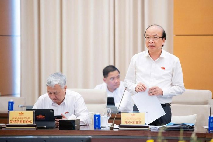 Chủ nhiệm Ủy ban Pháp luật và Tư pháp Phan Chí Hiếu trình bày Báo cáo tóm tắt ý kiến về định hướng, chính sách dự án Luật Tổ chức cơ quan điều tra hình sự (sửa đổi)