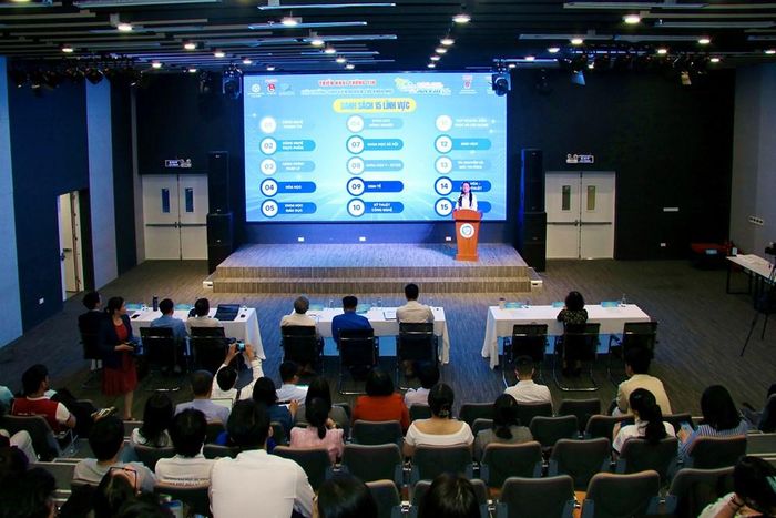 Đại diện Ban tổ chức giới thiệu về Giải thưởng Sinh viên nghiên cứu khoa học - Euréka lần thứ 28 năm 2026