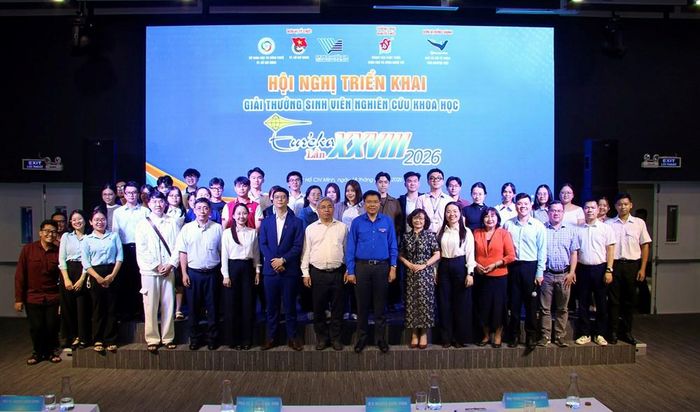 Các đại biểu chụp ảnh lưu niệm tại hội nghị