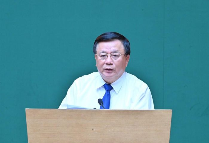 Chủ tịch Hội đồng Lý luận Trung ương GS. TS Nguyễn Xuân Thắng phát biểu