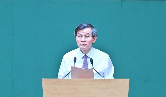 PGS.TS Đoàn Minh Huấn, Ủy viên Bộ Chính trị, Giám đốc Học viện Chính trị quốc gia Hồ Chí Minh phát biểu đề dẫn