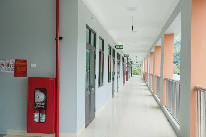 Hệ thống báo cháy, chữa cháy đồng bộ tại Trường Phổ thông nội trú liên cấp Tiểu học và Trung học cơ sở Phong Thổ. Nguyễn Oanh-TTXVN