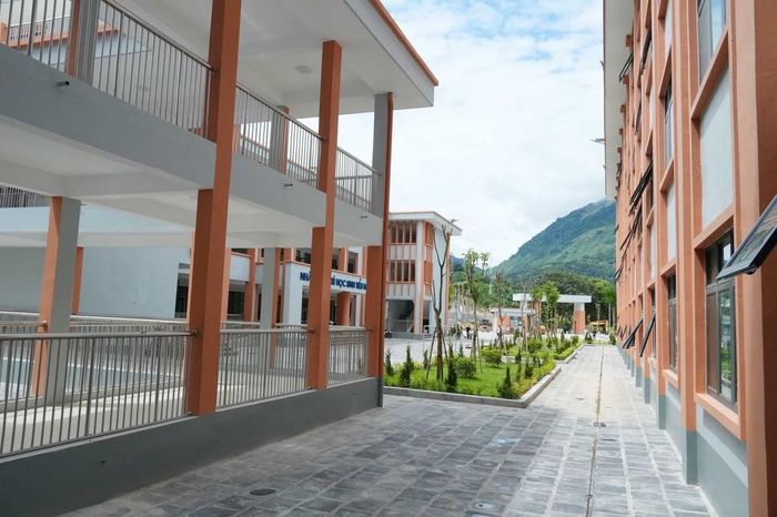 Cơ sở hạ tầng hiện đại, khang trang tại Trường Phổ thông nội trú liên cấp Tiểu học và Trung học cơ sở Phong Thổ. Nguyễn Oanh-TTXVN