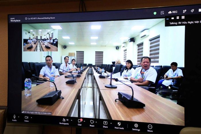 Đại diện Bệnh viện Hữu nghị Việt Đức phát biểu, góp ý tại cuộc họp.