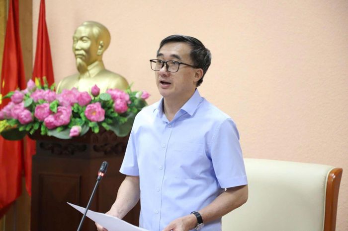 Thứ trưởng Bộ Y tế Trần Văn Thuấn kết luận cuộc họp.