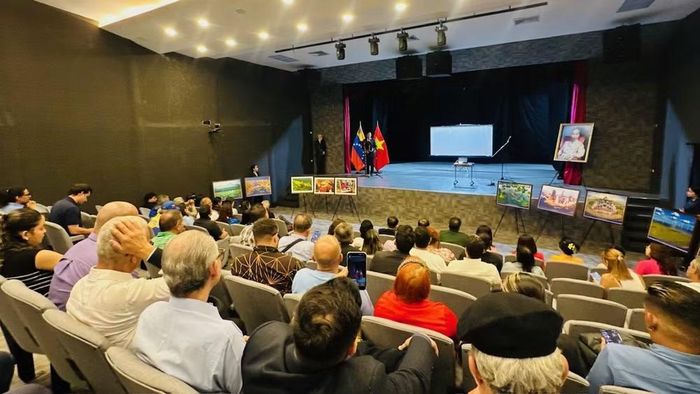 Quang cảnh lễ kỷ niệm và hội thảo. (Ảnh: Đại sứ quán Việt Nam tại Venezuela)