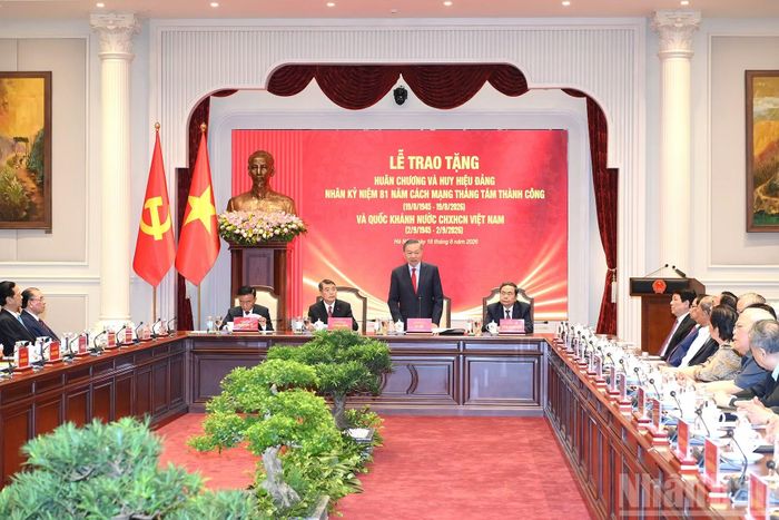 Tổng Bí thư, Chủ tịch nước Tô Lâm và các đồng chí Lãnh đạo chủ chốt của Đảng, Nhà nước chủ trì Hội nghị.
