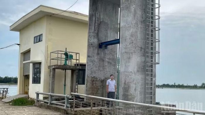 Xã Vĩnh Tường vẫn phối hợp bảo vệ nguồn nước, giữ gìn an ninh trật tự, ngăn chặn khai thác thủy sản trái phép. (Ảnh: VĂN ÚT)