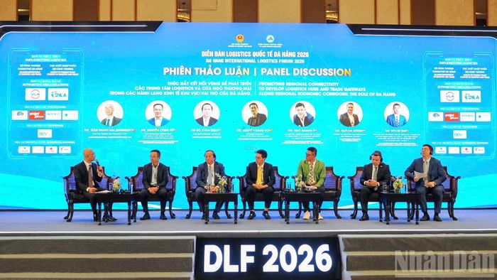 Các diễn giả tại phiên thảo luận của Diễn đàn logistics quốc tế Đà Nẵng 2026. (Ảnh: Công Vinh)