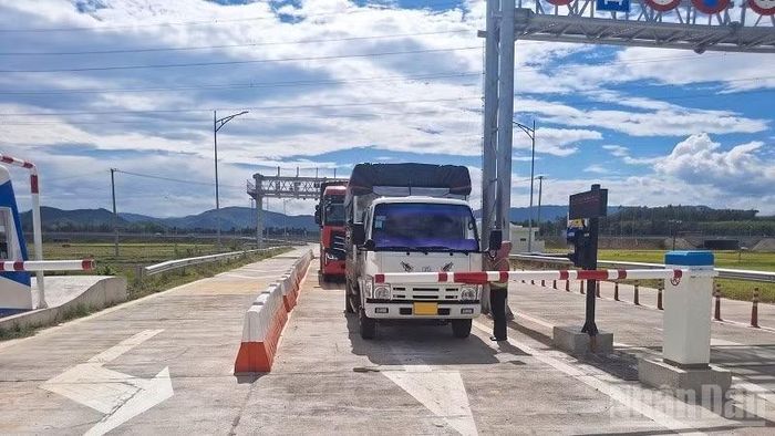 Công ty Trách nhiệm hữu hạn Thu phí tự động VETC (VETC), thành viên liên danh vận hành, trực tiếp triển khai tại 4 dự án thành phần đường cao tốc bắc-nam. (Ảnh: VŨ HUYỀN)