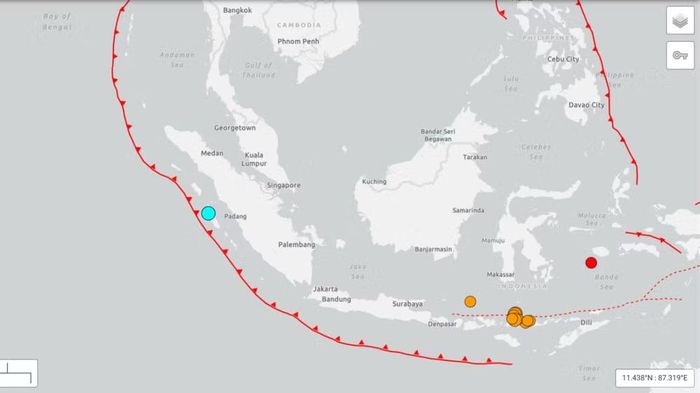 Một trận động đất với cường độ 5,6 đã xảy ngoài khơi của Indonesia (chấm xanh). (Ảnh chụp màn hình USGS)
