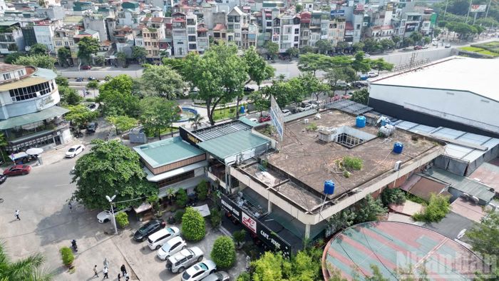 Khu vực số 5 Đào Duy Anh hiện được khai thác cho các hoạt động thương mại, kinh doanh và dịch vụ.
