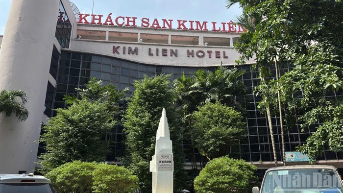 Với 9 tòa nhà, 437 phòng cùng 5 nhà hàng, khu chuyên gia Kim Liên trở thành Khách sạn Kim Liên sau quá trình cổ phần hóa.